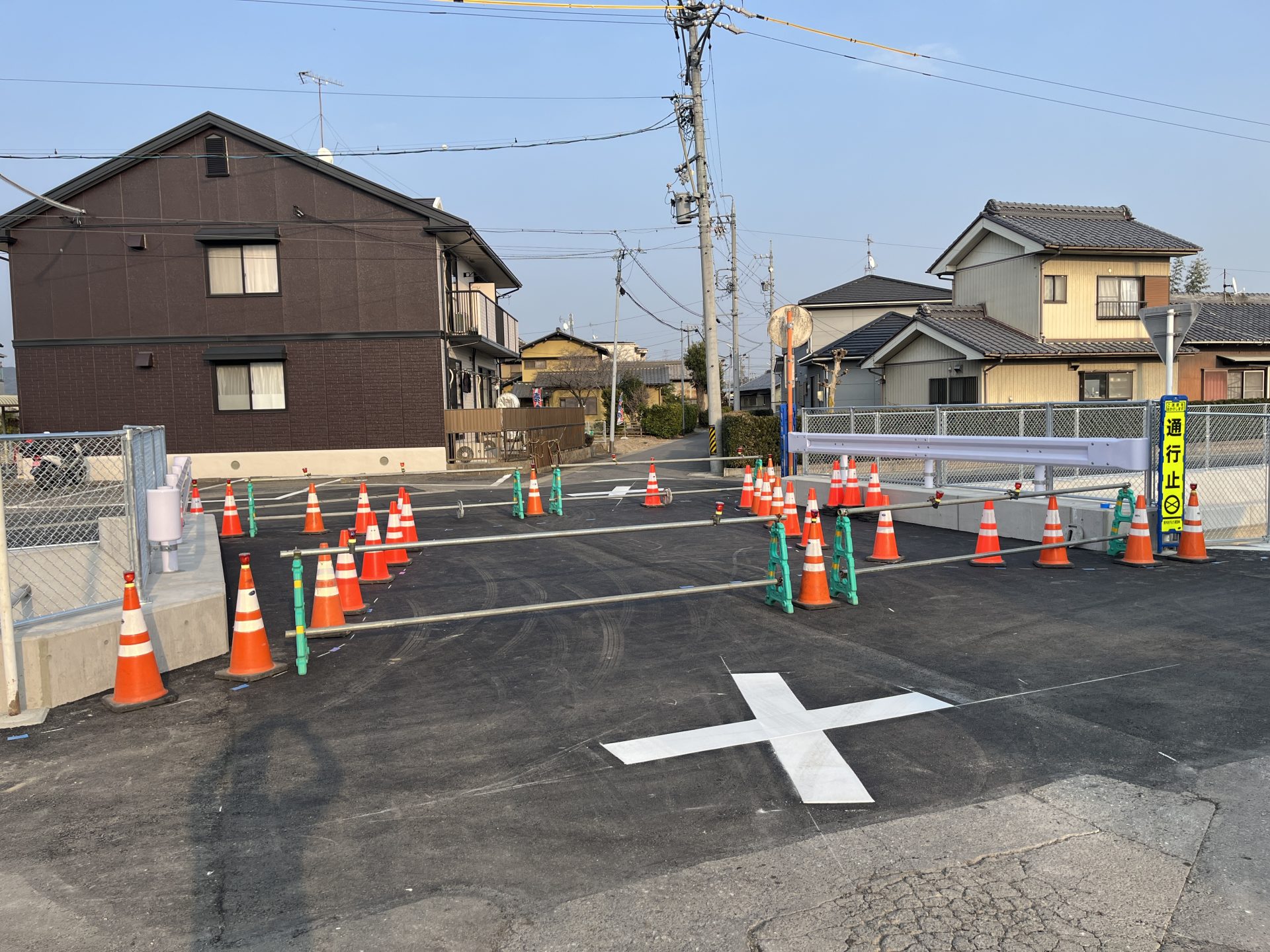 区画線・車線分離標設置工事 | 路面標示工事