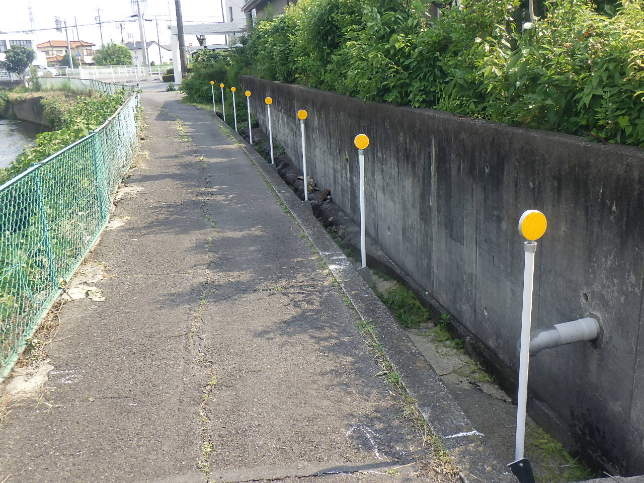 視線誘導標設置工事 | 道路標識・サイン工事