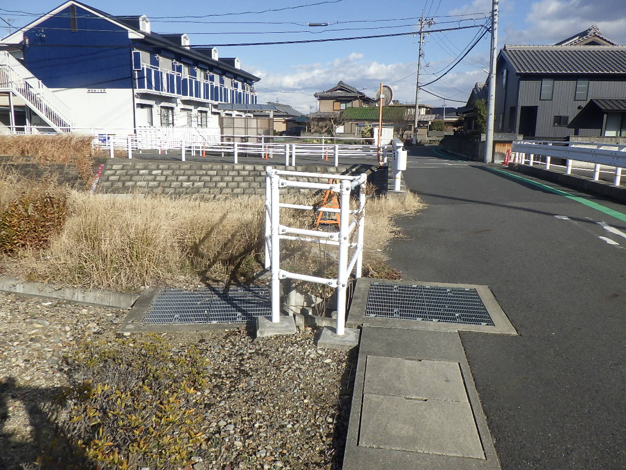 『通り抜けご遠慮ください』立て看板設置工事 | 道路標識・サイン工事